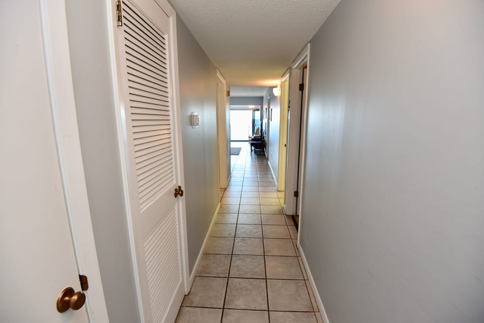 Gulf Tower 4C Hallway
