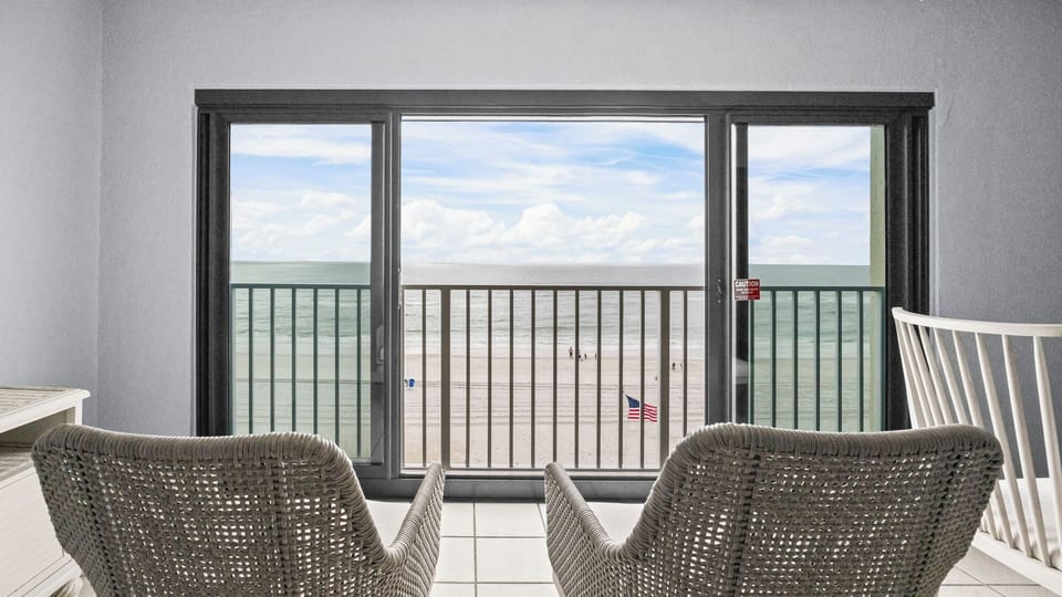 Gulf Tower 4C - Sip and relax on the glass-enclosed balcony with a cup of coffee and Gulf views.