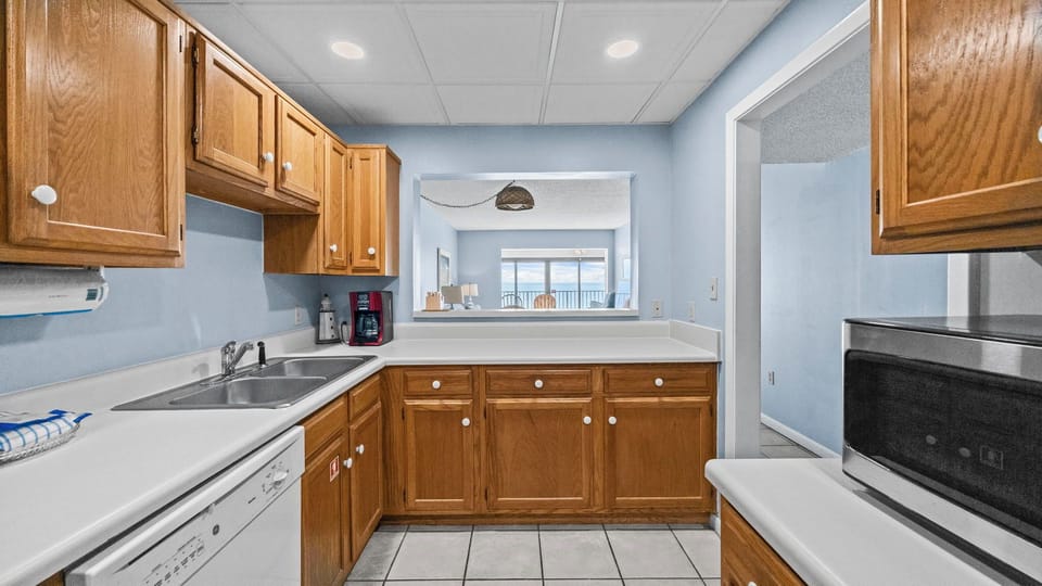 Gulf Tower 4C - Kitchen