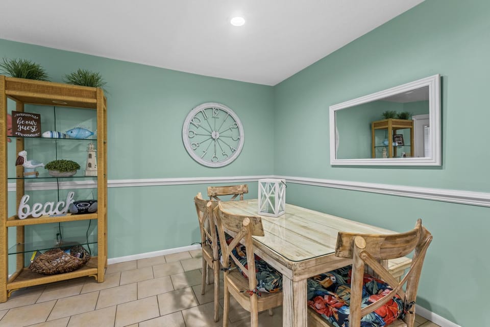 Sandpiper 3B Dining Area