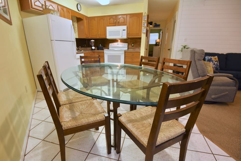 Sandpiper 4A Dining Area
