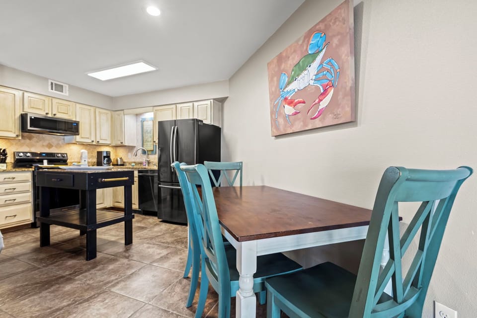 Sandpiper 13A Dining Area