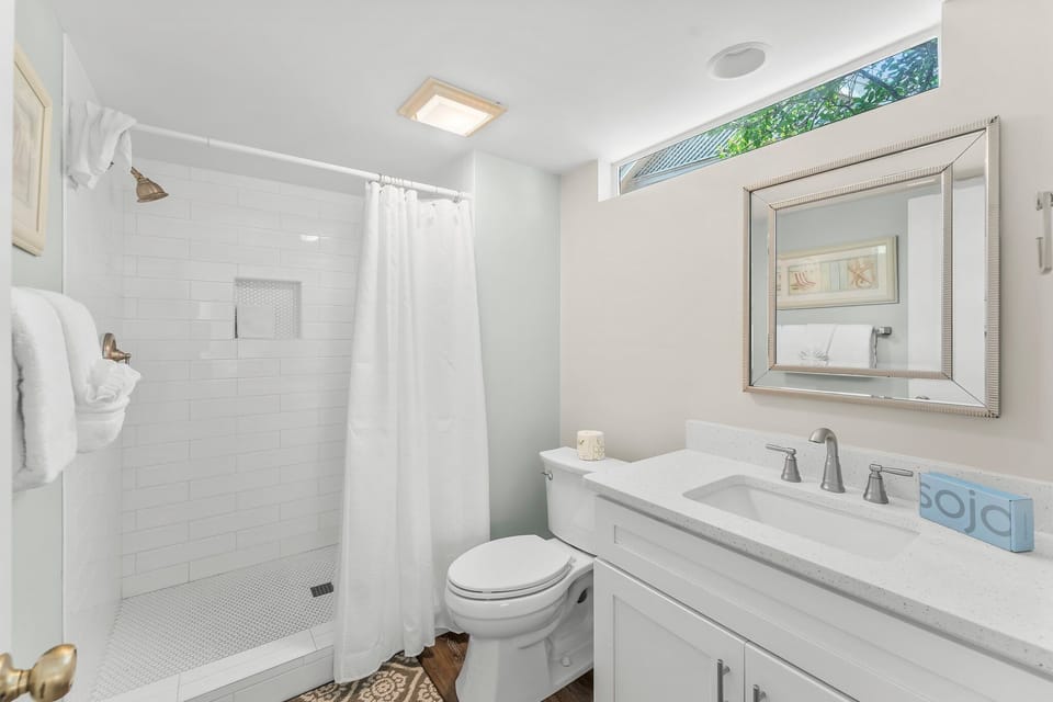 First Floor En Suite Twin Guest Bathroom