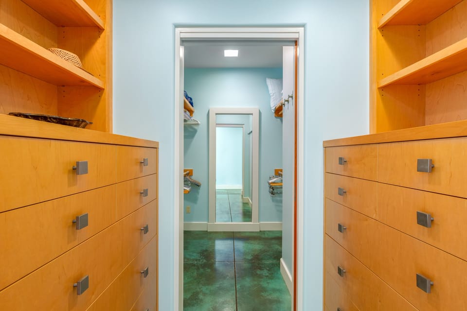 Master Closest with plenty of drawers!