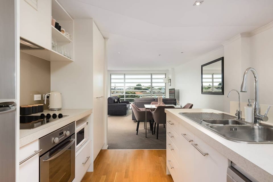 fully fitted kitchen
