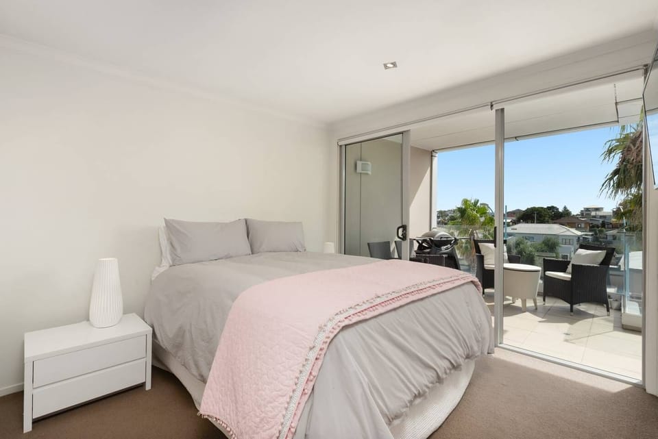 queen bed opening out to balcony