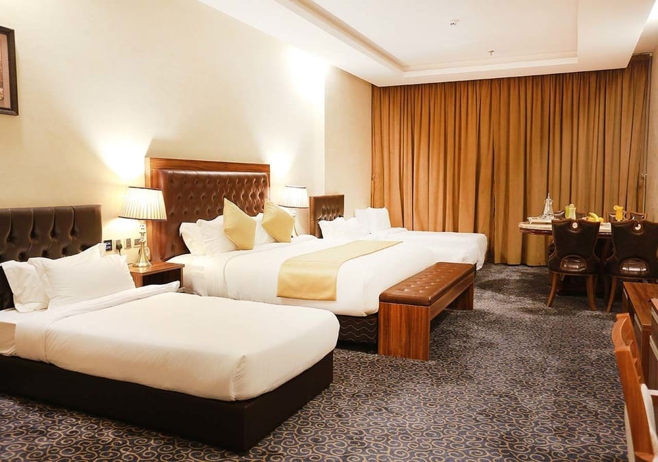 Junior Suite | Minibar, in-room safe, desk, laptop workspace