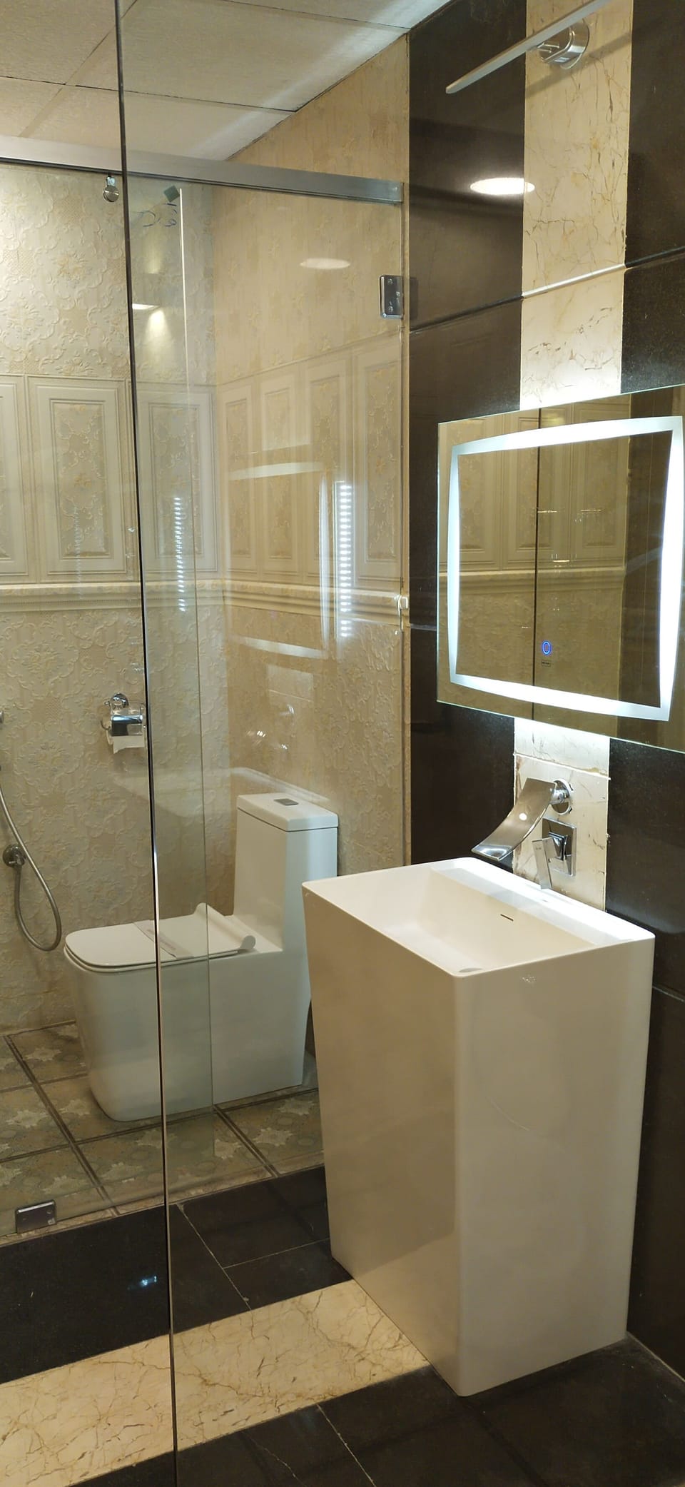 Presidential Double Room | Bathroom | Designer toiletries, hair dryer, slippers, towels