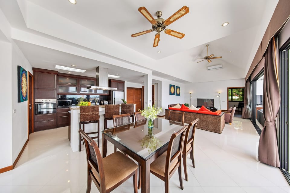 Sunny Banks: 4 Bed Sea View Villa