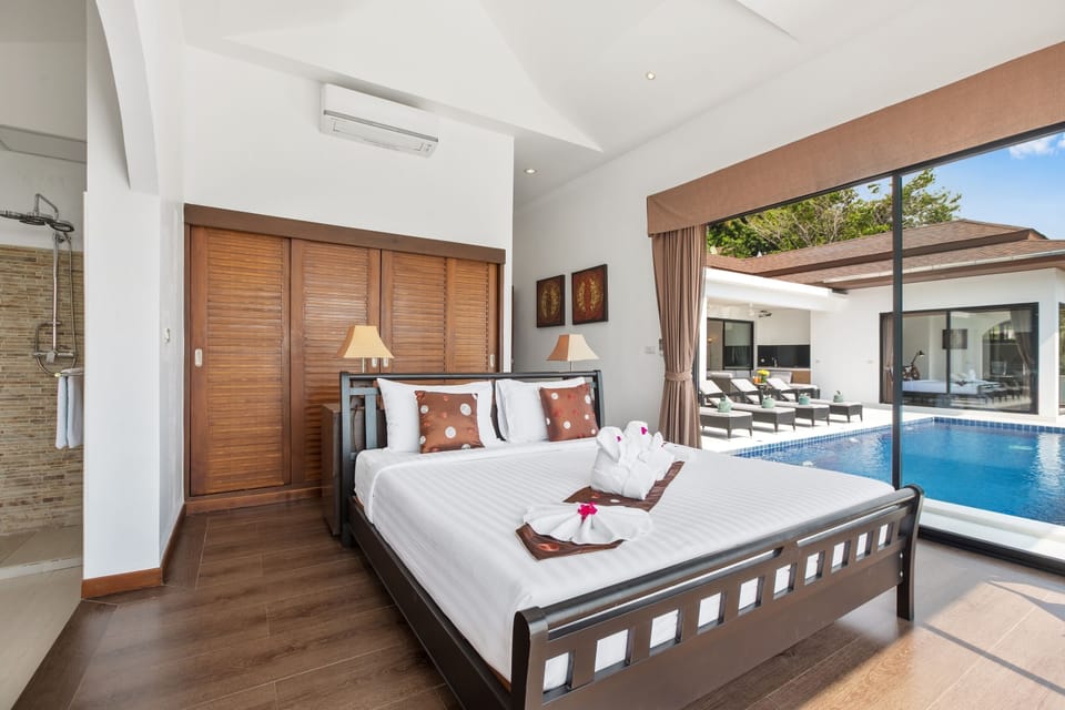 Sunny Banks: 4 Bed Sea View Villa