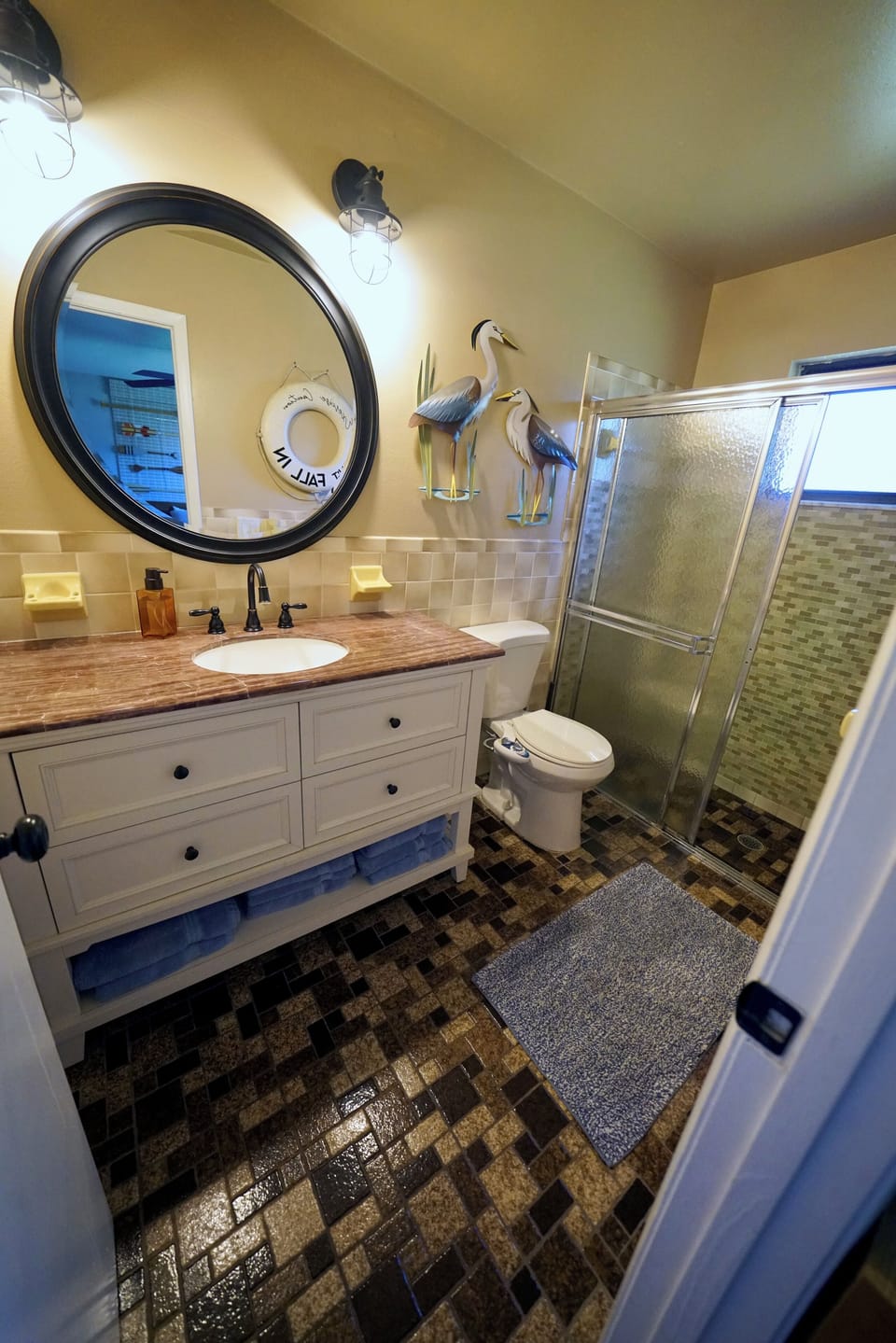 Master Bathroom (off Canoe Room)
