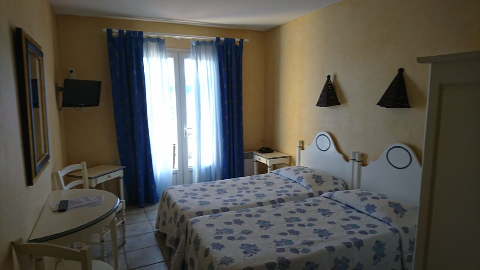 Twin Room, Terrace | Individually decorated, individually furnished, free WiFi, bed sheets