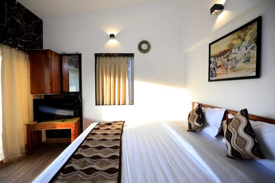 Executive Cottage, Valley View | 1 bedroom, in-room safe, desk, iron/ironing board