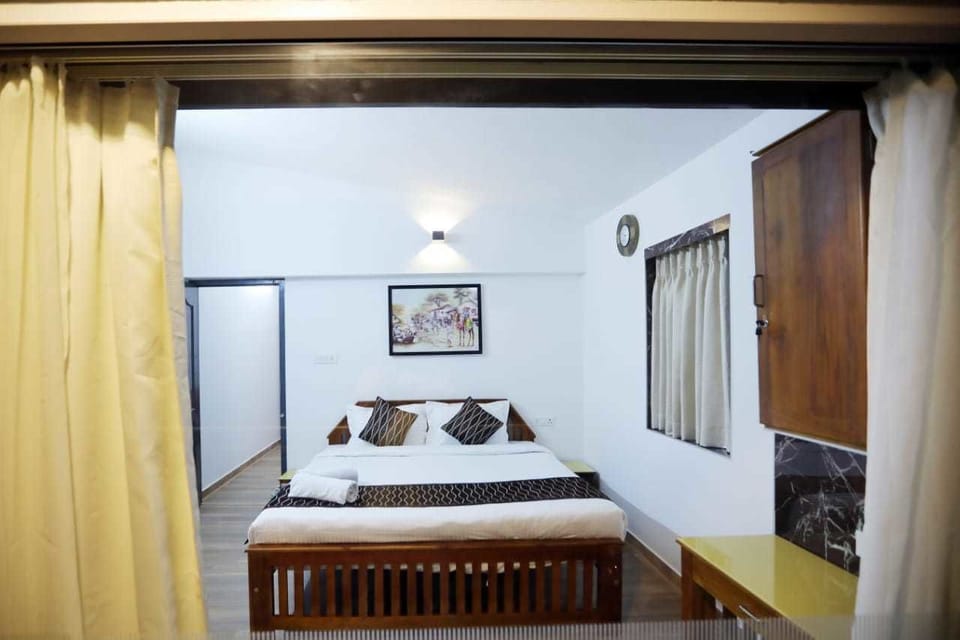 Executive Cottage, Valley View | 1 bedroom, in-room safe, desk, iron/ironing board