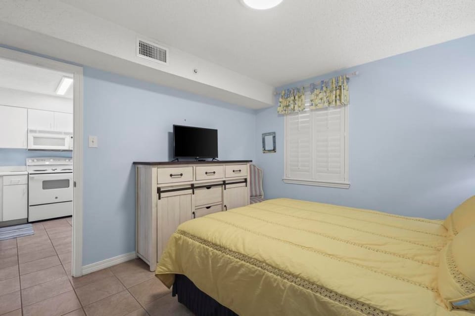 Royal Palms 705 Guest Bedroom