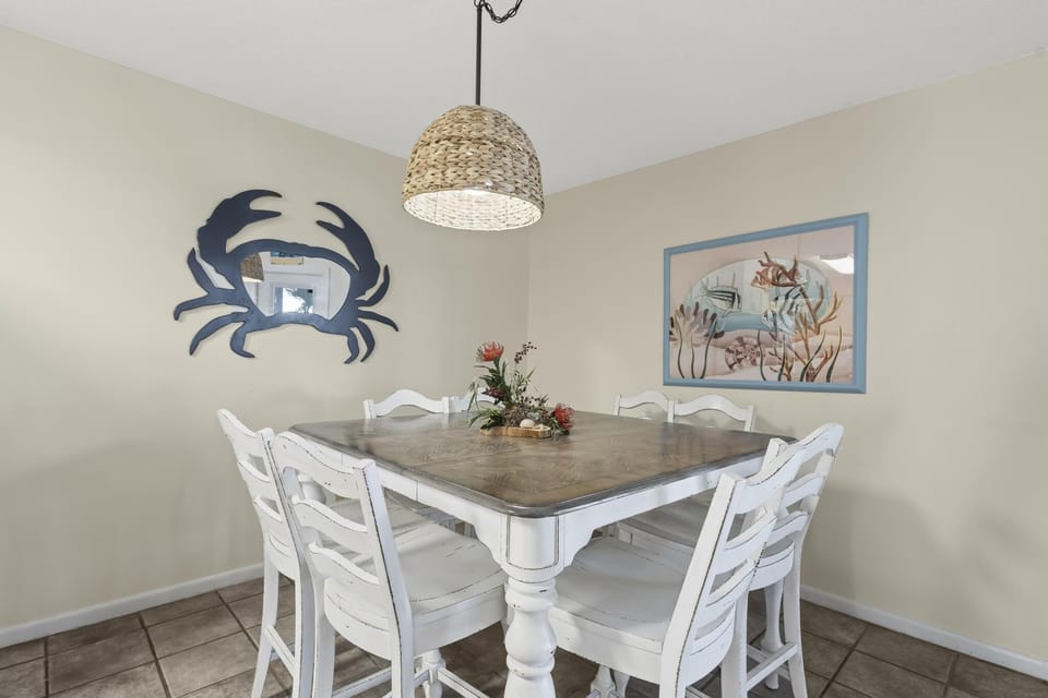 Sandpiper 14A Dining Area