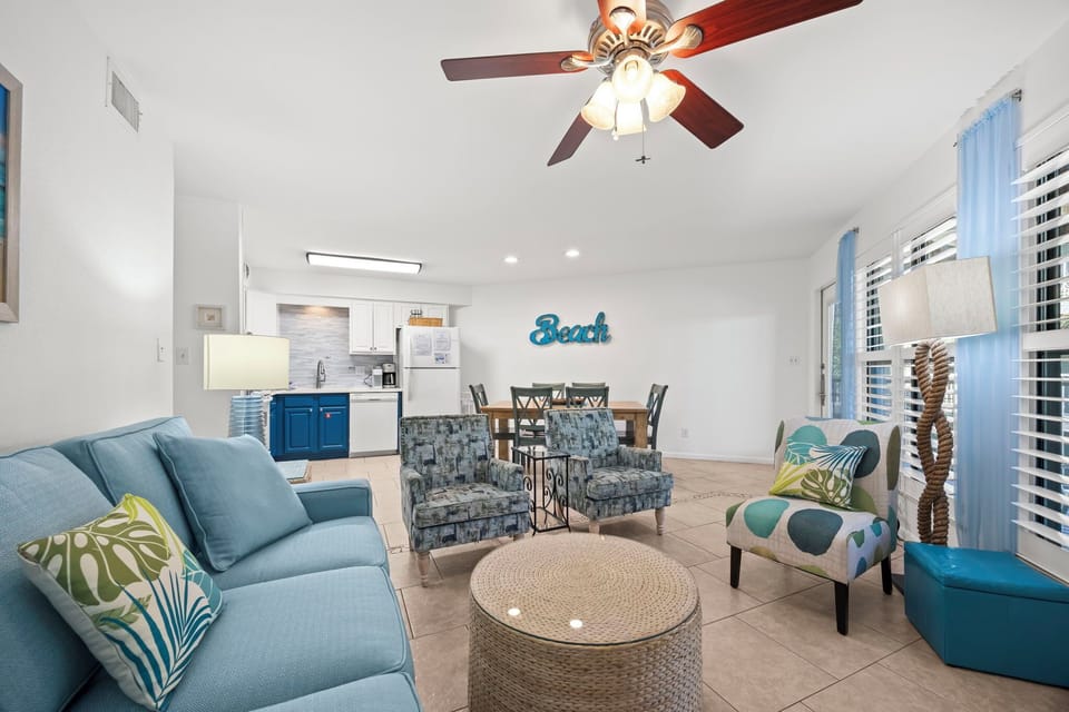 Sandpiper 12B Living area