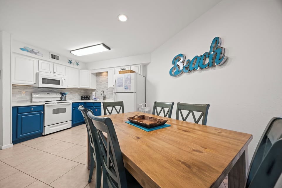 Sandpiper 12B Dining area