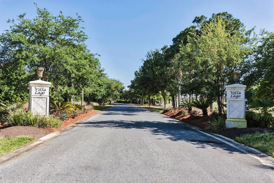 Villa Lago Community entrance