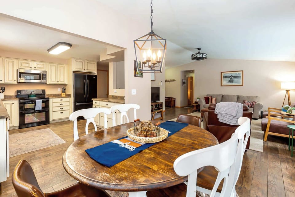 The dining room table has plenty of seating for everyone. 