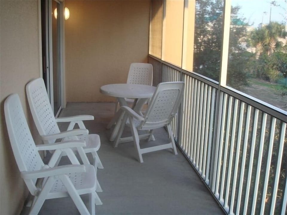 Screened Balcony/porch
