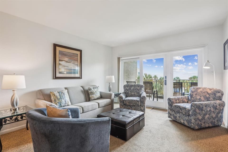 Living Room at 336 Shorewood