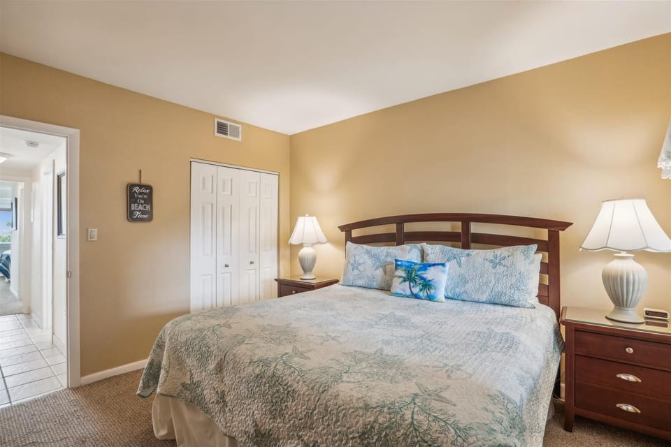 Guest Bedroom at 336 Shorewood