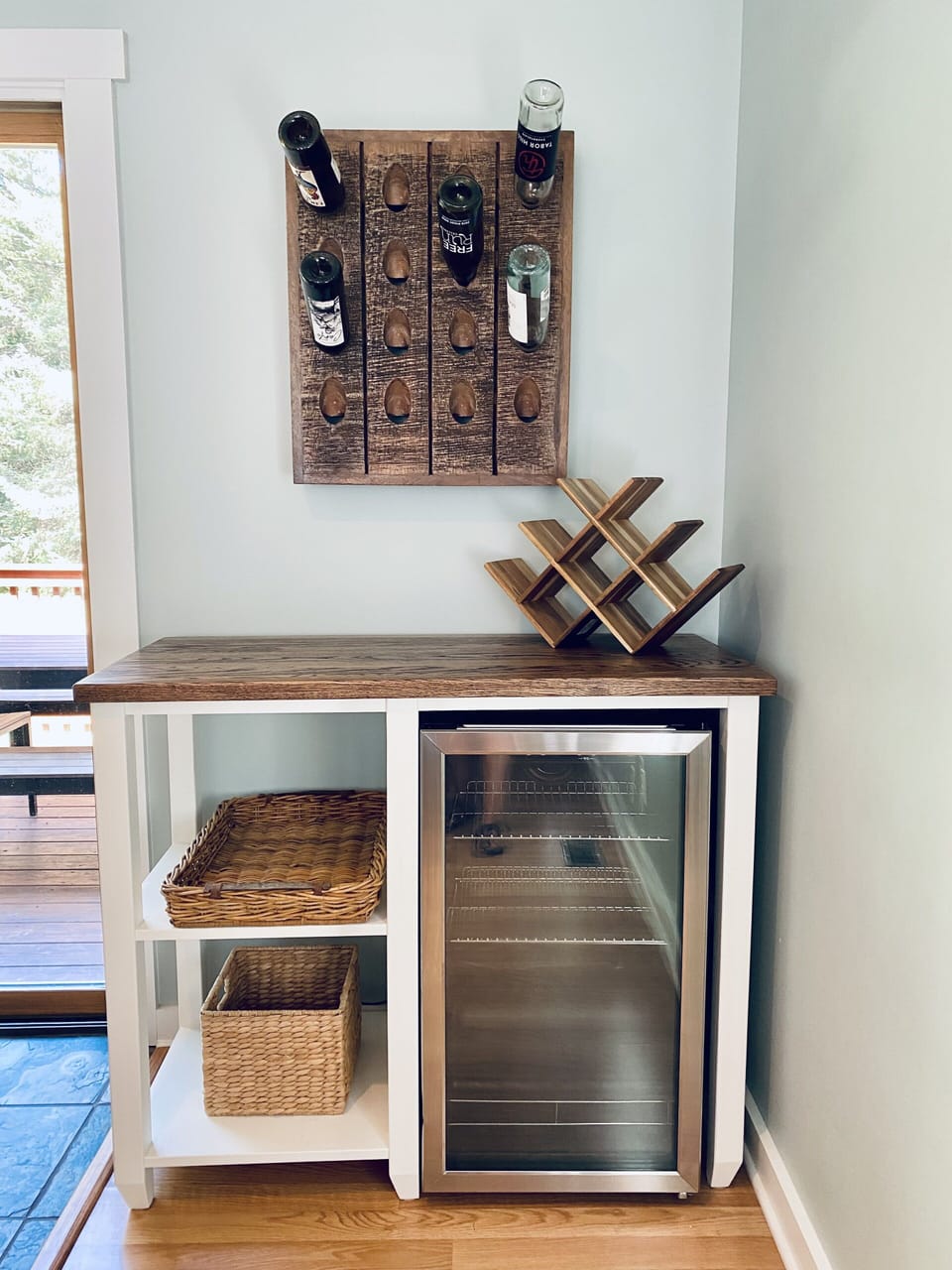 Beverage refrigerator 