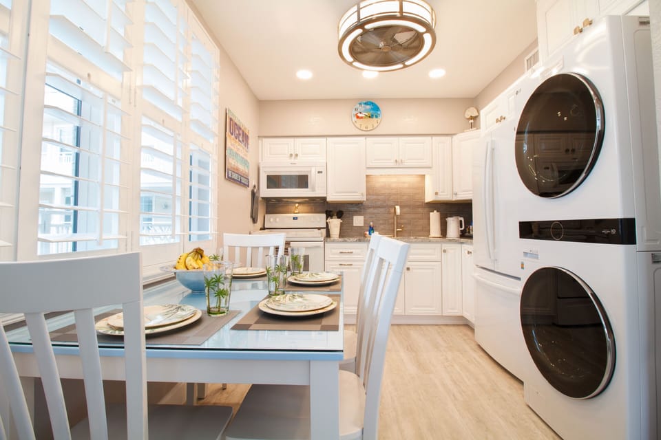 Dining area that comfortably seats the family. We also have a washer and dryer unit for your laundry needs.