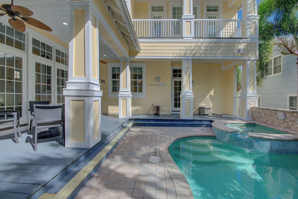 Enjoy the Heated Pool & Jacuzzi – Perfect for relaxation or entertaining!