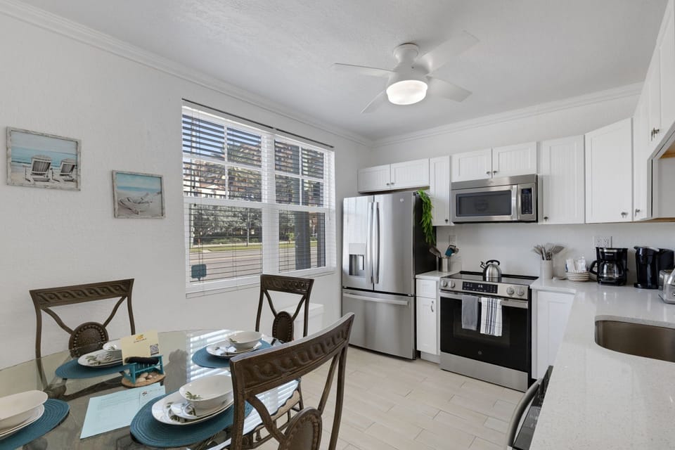 FLORIDA VACATION RENTAL COMPANY presents… 🌴 Clearwater Beach Suites #102