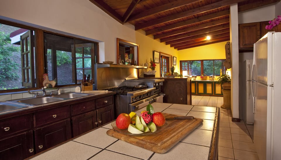 Kitchen and buffet at Villa Capri 