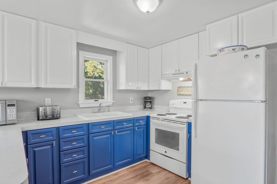 Surf or Sound Realty - 118 - Flippin Sweet - Kitchen -2
