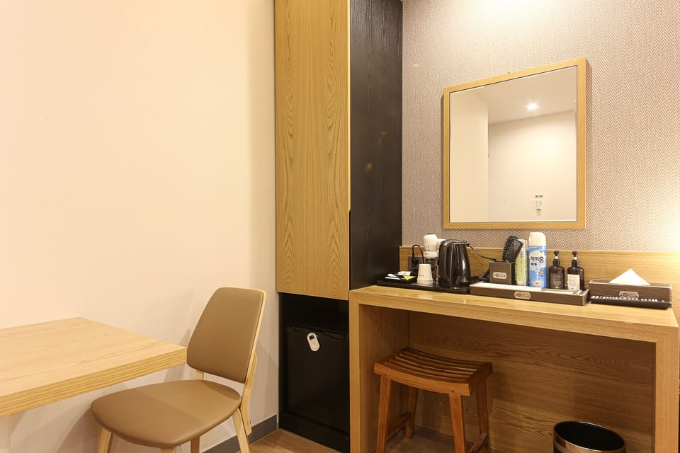 Standard Double Room | Premium bedding, pillowtop beds, desk, laptop workspace