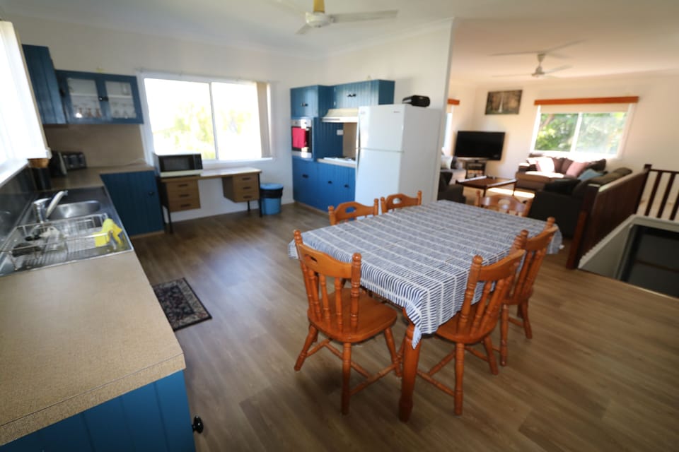 Kitchen, dining and lounge rooms