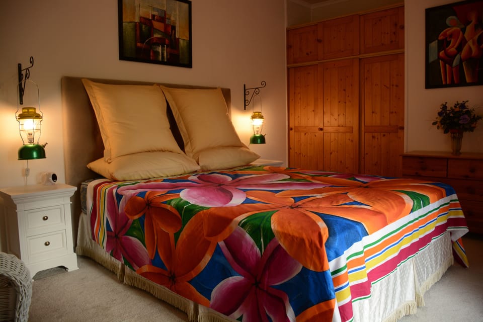 Deluxe Double Room, 1 Queen Bed, Garden View | Individually decorated, individually furnished, blackout drapes