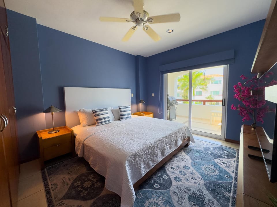 Bdrm 1 with terrace - King