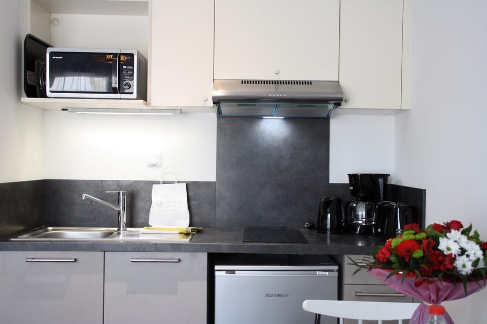 Prepare meals in the comfort of your very own studio!