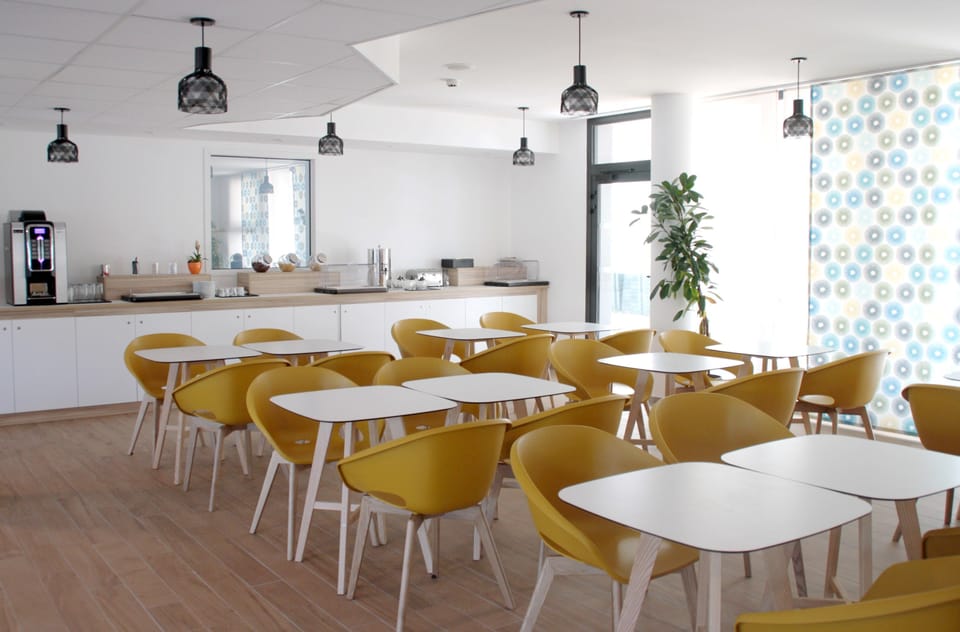 Start your day off right with a paid breakfast in the lounge!