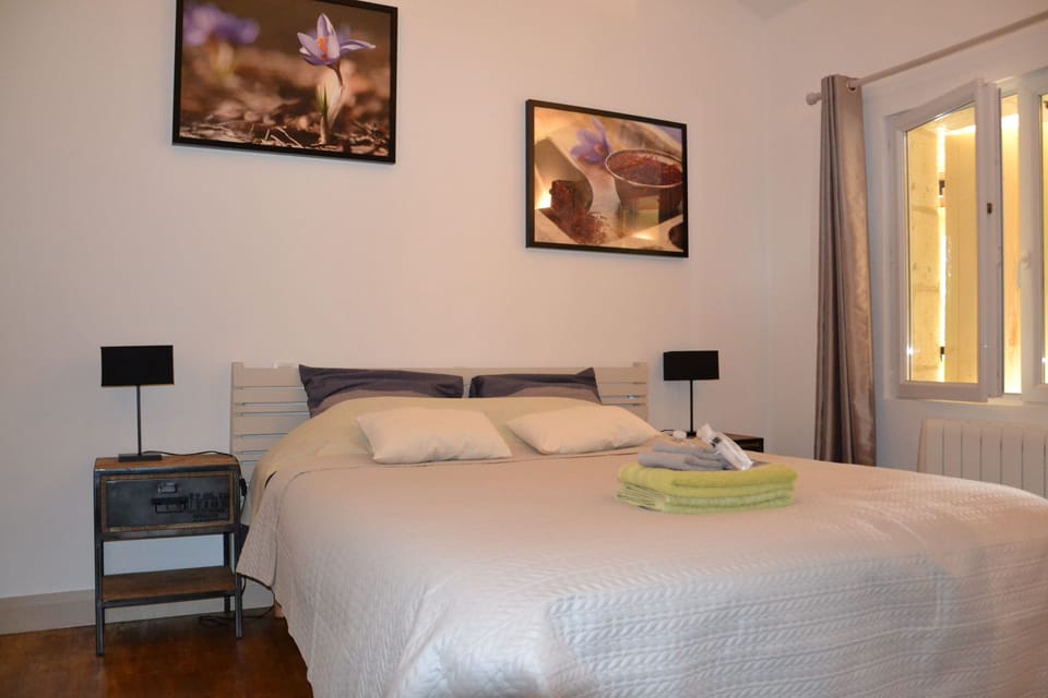 Double Room (Safrane) | Individually decorated, individually furnished, free WiFi, bed sheets