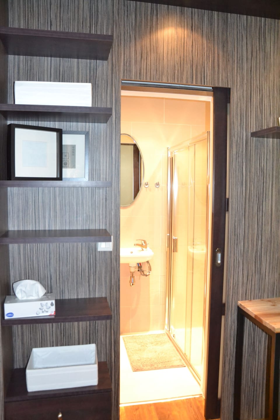 Double Room (Safrane) | Bathroom | Shower, free toiletries, hair dryer, towels