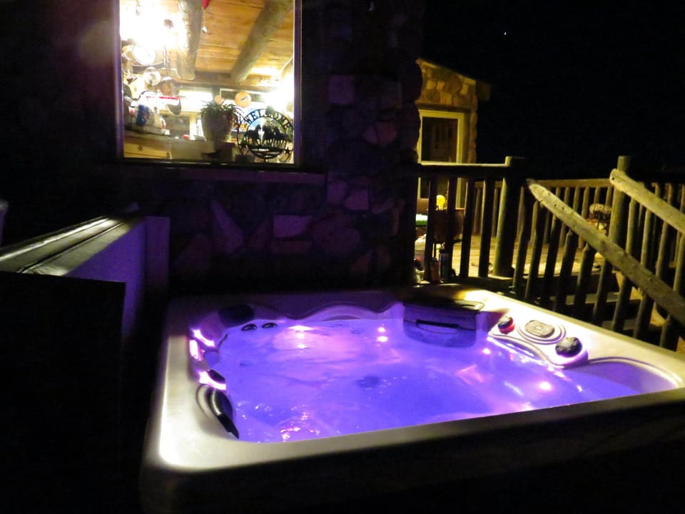 Awesome Master Spa Twilight Hot Tub!