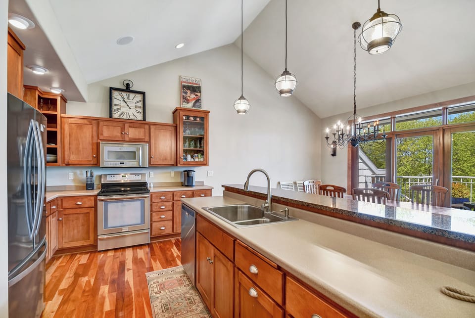 Full kitchen
