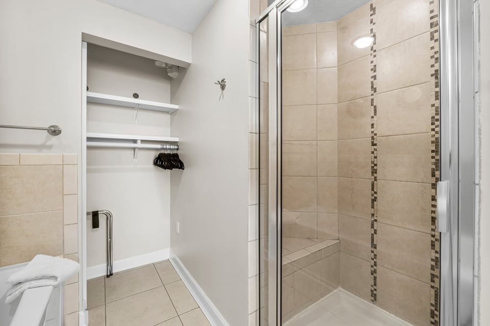 Master en suite bathroom with dual vanities, stand up shower, and soaking tub