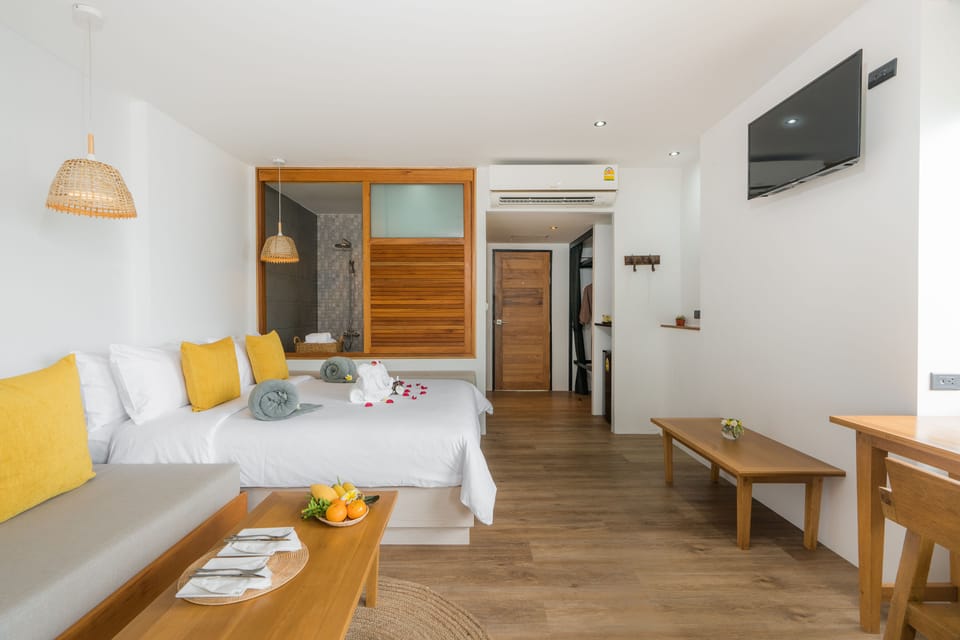 Deluxe Sea Facing | Minibar, desk, blackout drapes, rollaway beds