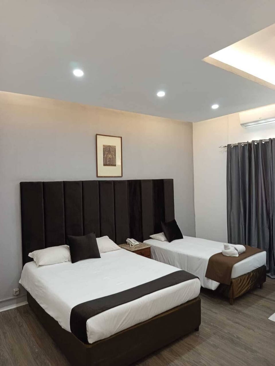 Standard Twin Room | Desk, iron/ironing board (on request), rollaway beds (surcharge)