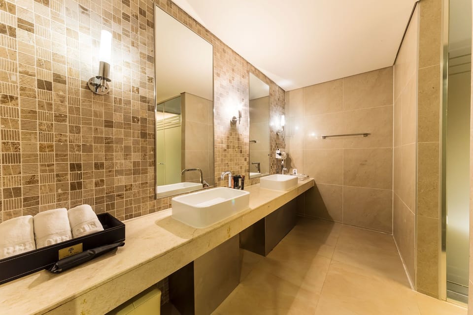 Royal Suite | Bathroom sink