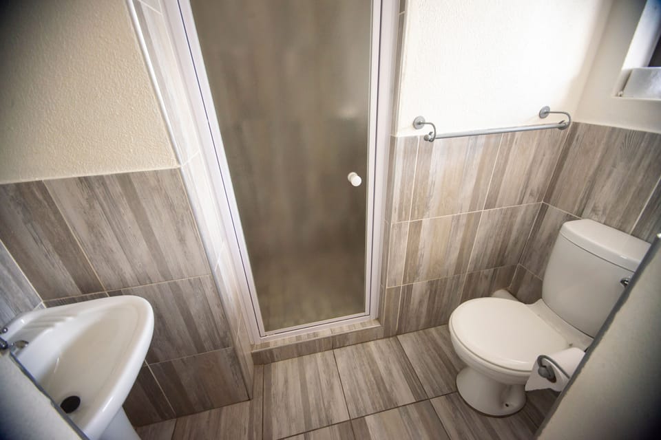 Shower, towels