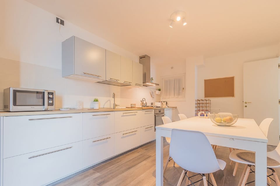 Apartment, 2 Bedrooms | Private kitchen | Fridge, microwave, oven, stovetop