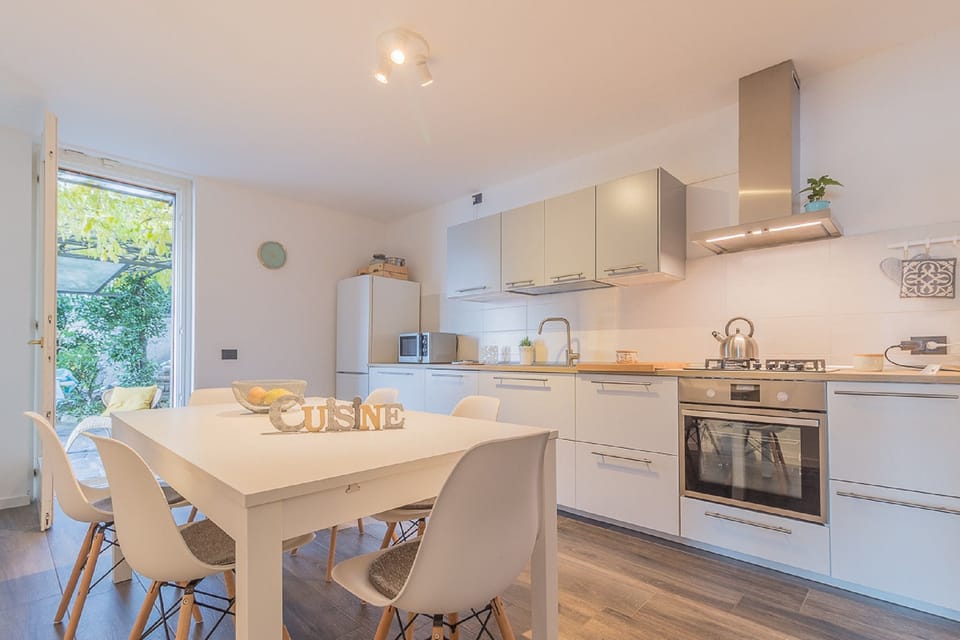 Apartment, 2 Bedrooms | Private kitchen | Fridge, microwave, oven, stovetop